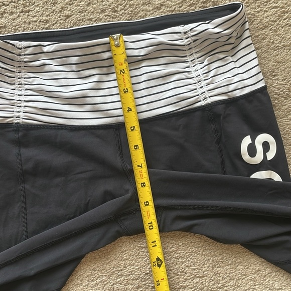 Lululemon Soul Cycle Cropped Leggings Women’s 8 Black Graphic Cycling Pants - Picture 6 of 12